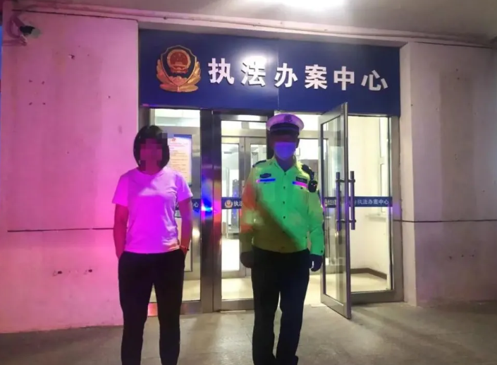 新的酒精測試儀逃避方法？酒駕還想“金蟬脫殼”？被交警識破太尷尬