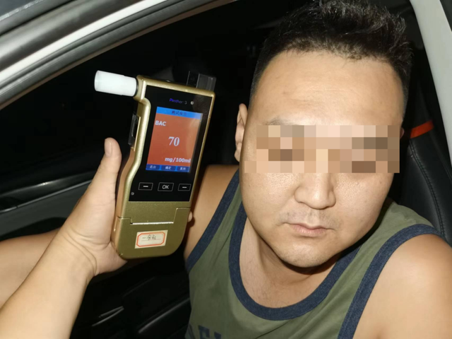 一男子喝酒看球狂歡后酒駕，三亞交警：禁駕5年！