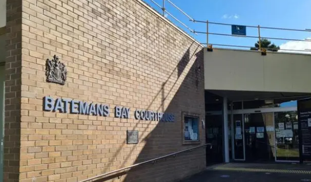 新州男子涉酒駕撞車，被抓時試圖掐死警察！數(shù)人合力才將其逮捕