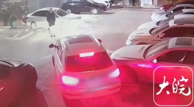 吃醉蟹、甩鍋代駕、棄車逃跑……民警遇到的那些離譜酒駕現(xiàn)場(chǎng)